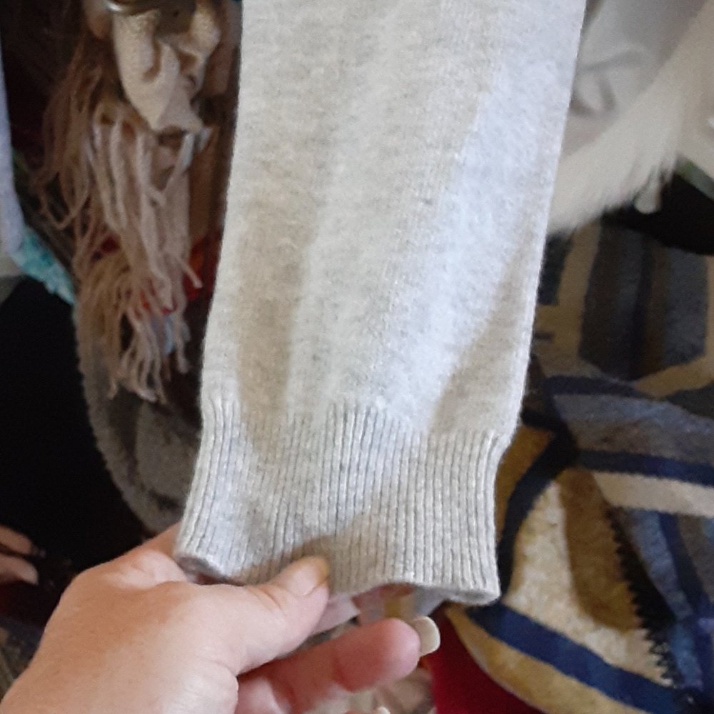 Sweater - Picture 5 of 6
